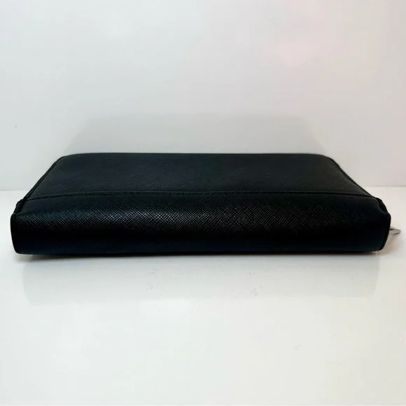 NWOT GUESS Women’s Black Casual Embossed Logo Wallet, Black - Picture 5 of 7